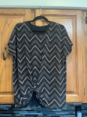 Chevron Metallic Knot-Front Women’s Top in Black and Silver